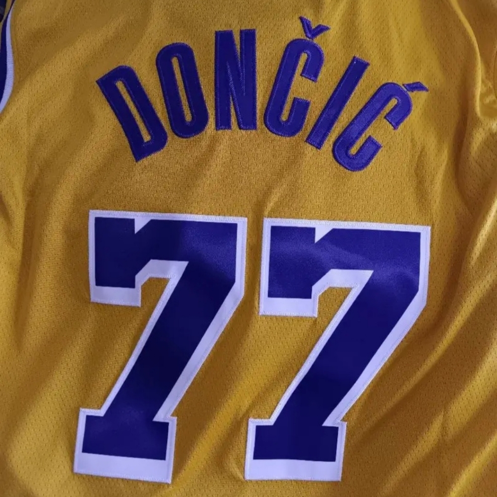 Luka Doncic Los Angeles Lakers Yellow Basketball Jersey SIZE XL ... BRAND NEW - Picture 2 of 12
